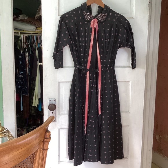 Dresses & Skirts - Vintage 50s black taffeta cocktail dress with flowers